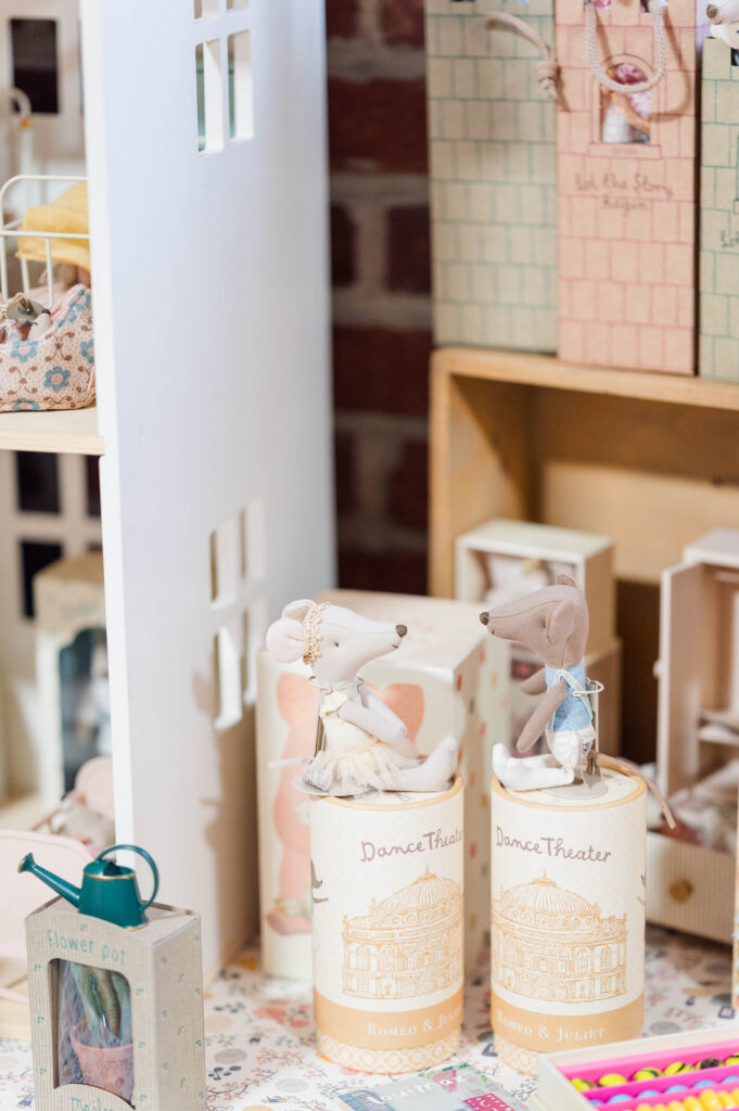 Chidlren's rabbit toys