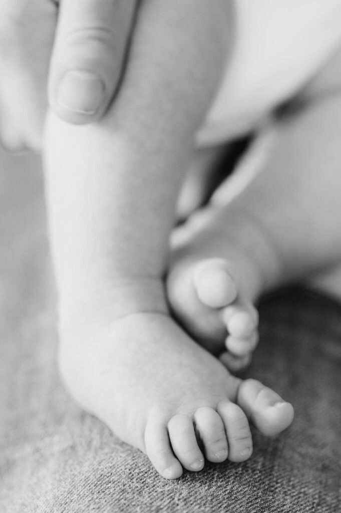 newborn baby feet and toes